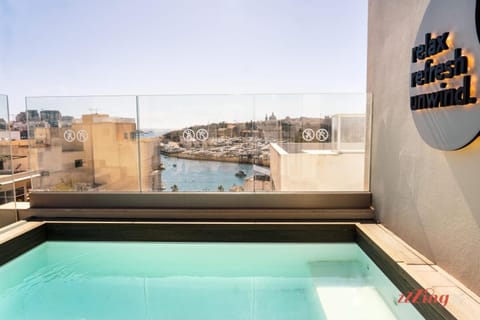 Balcony/Terrace, Swimming pool