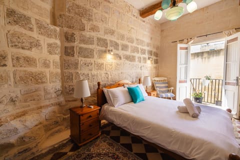 Bed, Seating area, Bedroom, towels