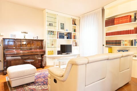 Library, TV and multimedia, Living room, Seating area, Evening entertainment