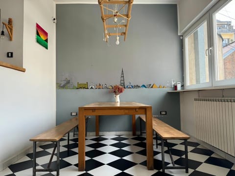 Seating area, Dining area