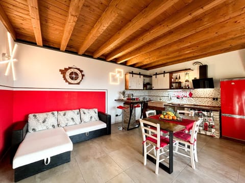 Kitchen or kitchenette, Living room, Seating area, Dining area, minibar, pet friendly, stove