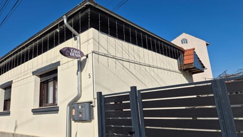 Property building, Day, Location