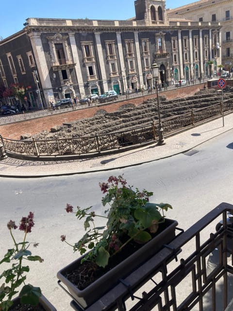 Nearby landmark, Day, Neighbourhood, Balcony/Terrace, City view, Landmark view, Landmark view, Street view, Location