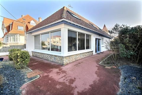 Annonce professionnelle. Maison idéalement située à 100 m de la plage, 3 chambres, 7 couchages max. Villa in Hauts-de-France