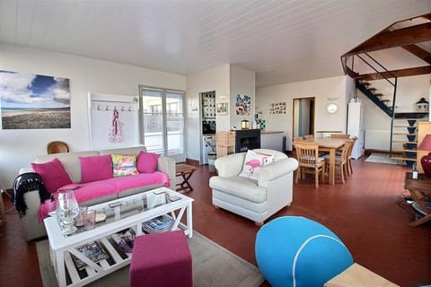 Annonce professionnelle. Maison idéalement située à 100 m de la plage, 3 chambres, 7 couchages max. Villa in Hauts-de-France