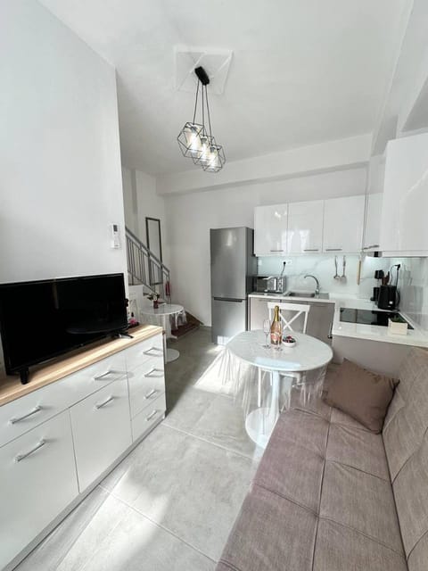 Kitchen or kitchenette, Seating area, Dining area, dishwasher, oven, stove