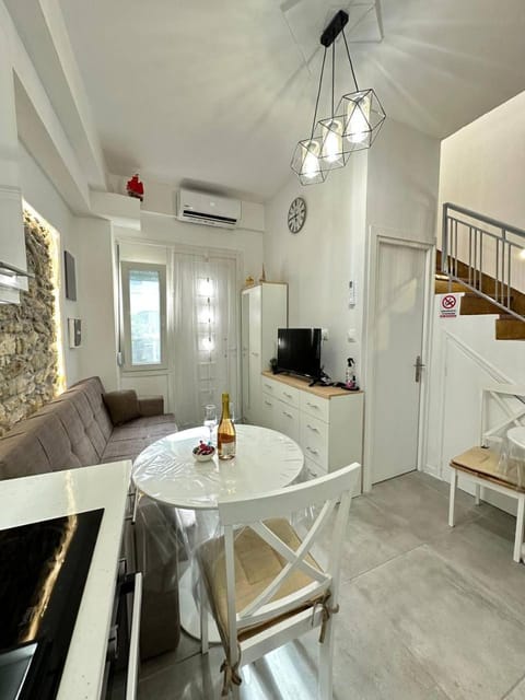 Kitchen or kitchenette, Living room, Dining area, air conditioner