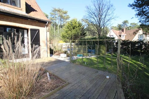 Annonce professionnelle. Jolie maison de vacances 4 chambres avec piscine extérieur, à proximité de la plage, pour 8 à 1 Villa in Hauts-de-France