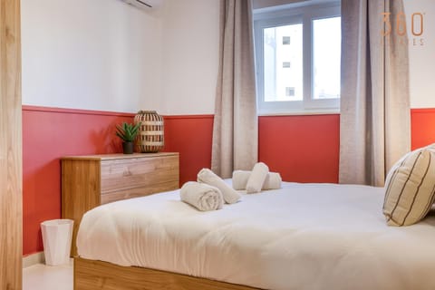 Bed, Photo of the whole room, Bedroom, towels, air conditioner