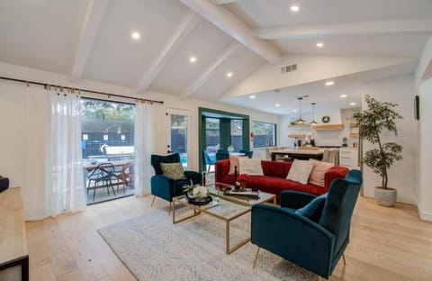 Spring Branch Paradise 4-BD Backyard Pool Oasis House in Houston