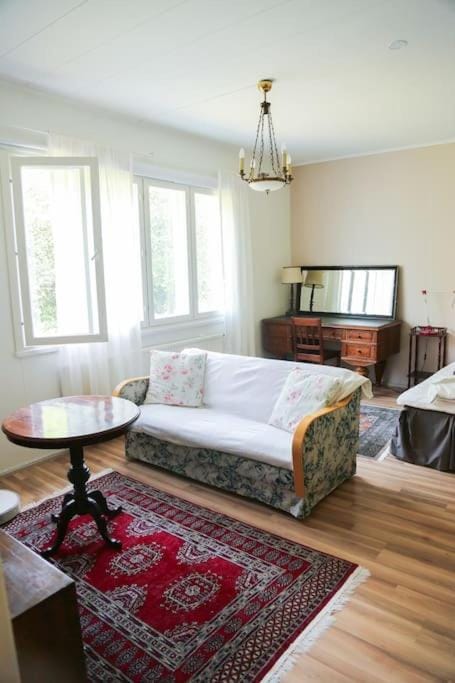 Living room, Photo of the whole room, Seating area