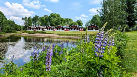 Property building, Spring, Day, Natural landscape, Garden, Lake view