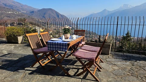 Patio, Natural landscape, Balcony/Terrace, Seating area, Dining area, Lake view, Mountain view, Sea view