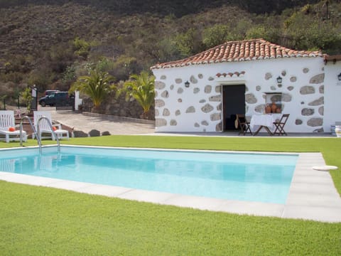 Garden, Garden view, Mountain view, Pool view, Swimming pool, sunbed