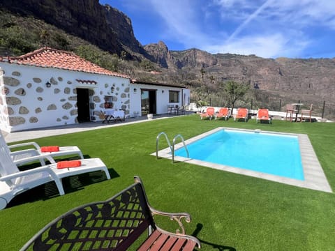 Garden, Garden view, Mountain view, Pool view, Swimming pool, sunbed