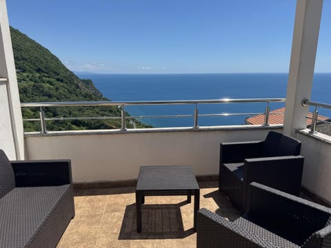 Natural landscape, View (from property/room), Balcony/Terrace, Mountain view, Sea view