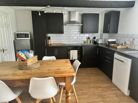 Come and stay at Little Wick House in England