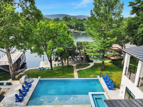 Palm Paradise on Lake LBJ with Concierge Services House in Rio Grande