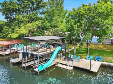 Palm Paradise on Lake LBJ with Concierge Services House in Rio Grande