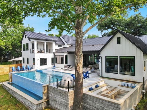 Palm Paradise on Lake LBJ with Concierge Services House in Rio Grande