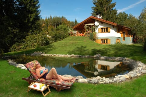 Property building, Day, Natural landscape, Garden, Garden, Garden view, Swimming pool, sunbed