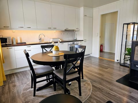 Kitchen or kitchenette, Dining area, dishwasher, oven, stove