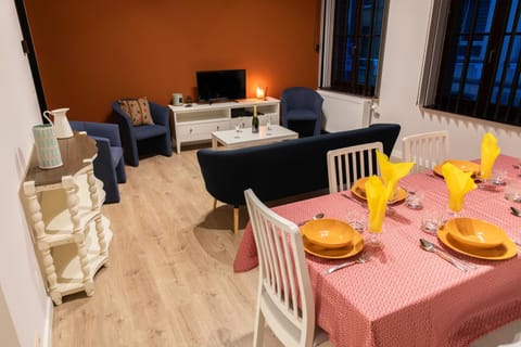 Living room, Dining area