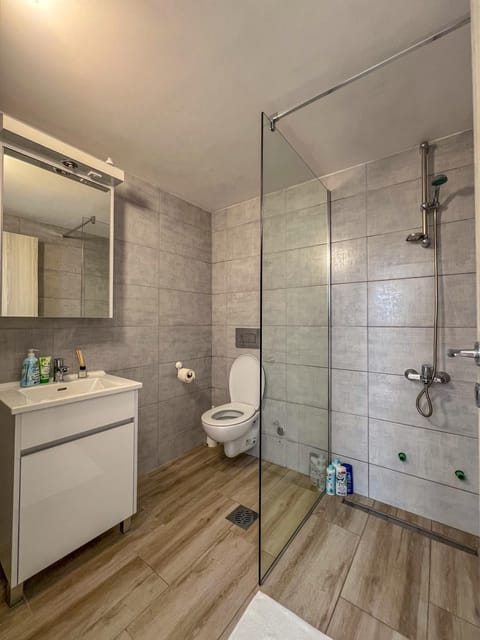 Shower, Toilet, Bathroom, Bath