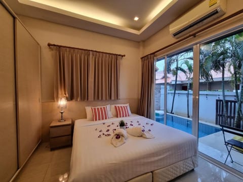 Patio, Bed, Natural landscape, View (from property/room), Balcony/Terrace, Living room, Photo of the whole room, Seating area, Bedroom, Pool view, Swimming pool, towels