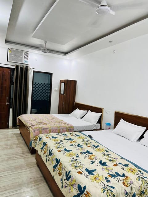 Property building, Bed, Photo of the whole room, Bedroom, fireplace, wardrobe, air conditioner