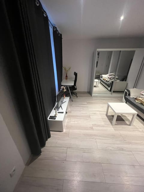 City Center Apartment 45m, 100m from RYNEK and Wisła River 1 Bedroom and 1 Living Room with Kitchen plus Bathroom, a perfect Family Friendly Place or for Home Office and a longer Stay, a proper office desk with business chair provided, Apartment in Pomeranian Voivodeship