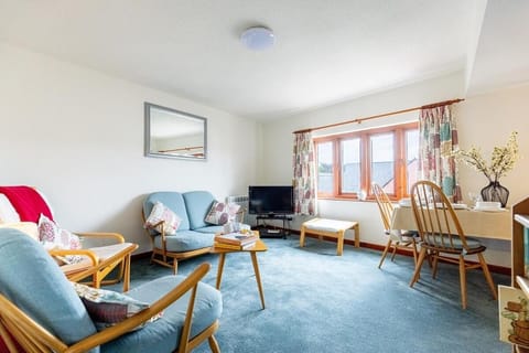 Communal lounge/ TV room, TV and multimedia, Living room, Seating area