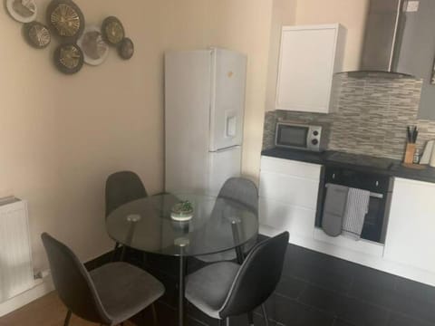 Kitchen or kitchenette, Decorative detail, Seating area, Dining area, microwave