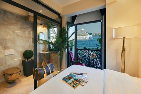Photo of the whole room, Decorative detail, Bedroom, Sea view
