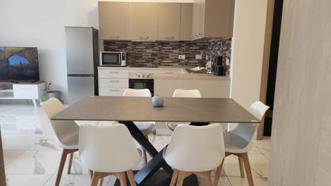 Kitchen or kitchenette, Living room, Dining area, oven