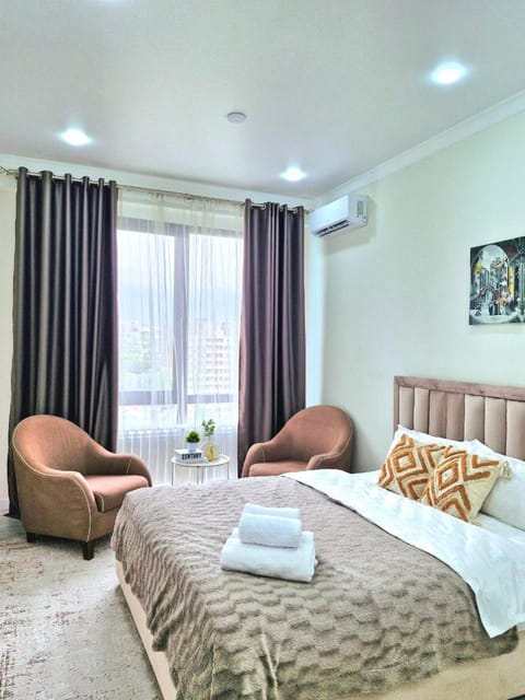 Bed, Photo of the whole room, Bedroom, towels, air conditioner