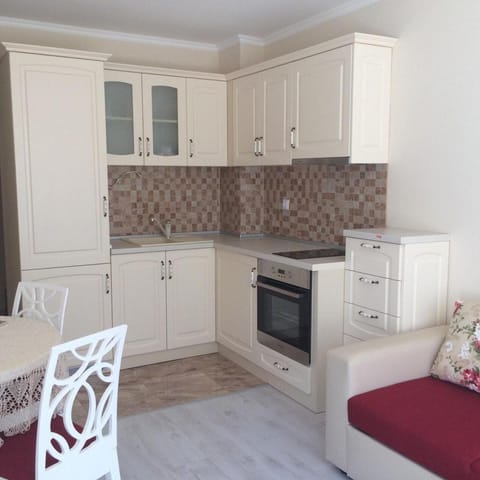 Dining area, oven, stove