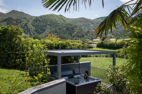 Day, Natural landscape, Garden, Hot Tub, Garden view, Mountain view