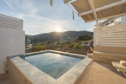 Day, Natural landscape, Mountain view, Pool view, Swimming pool, Swimming pool, sunbed