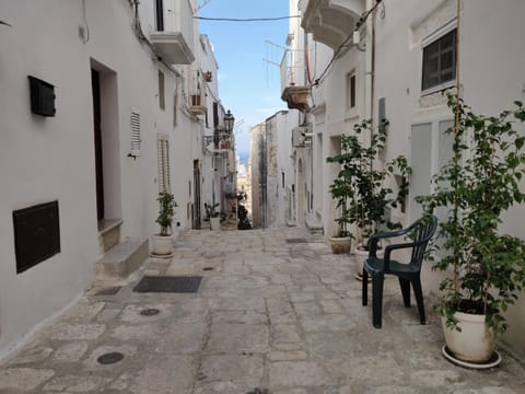 Property building, Quiet street view