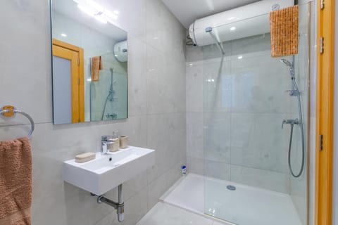 New Spacious Apartment 3Bdr 2 Bth Bugibba Apartment in Saint Paul's Bay