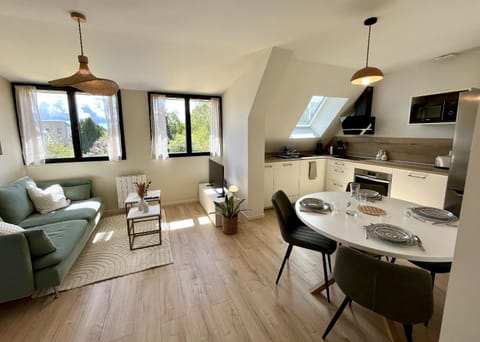 TV and multimedia, Seating area, Dining area, stove