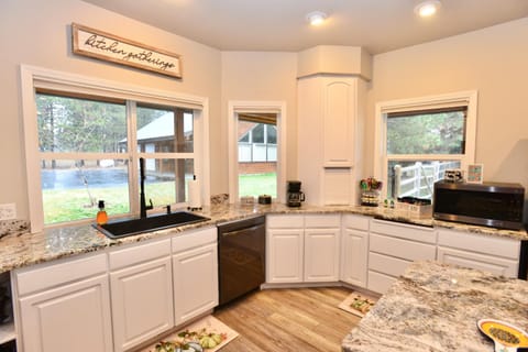 Renovare' - Pet friendly - Trailer parking - Hot tub - Fireplace House in McCall