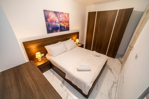 Bed, Photo of the whole room, Bedroom, towels, wardrobe