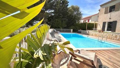 Garden view, Pool view, Swimming pool, sunbed