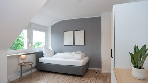 Bed, Photo of the whole room, towels