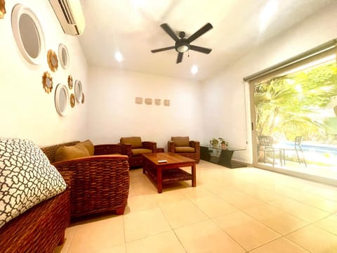 Living room, Seating area
