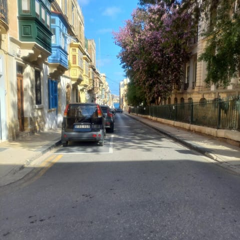 Neighbourhood, Street view
