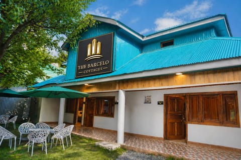 Property building, Breakfast