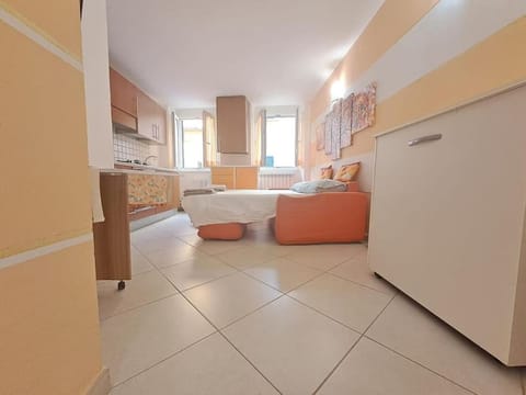 Bed, Kitchen or kitchenette